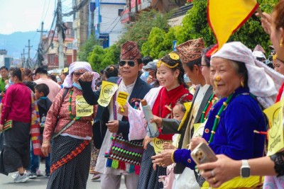 काठमाडौंको सडकमै कोशी प्रदेश नामाकरणको विरोध गर्दै उभौली पर्व मनाइयो (फोटो फिचर)